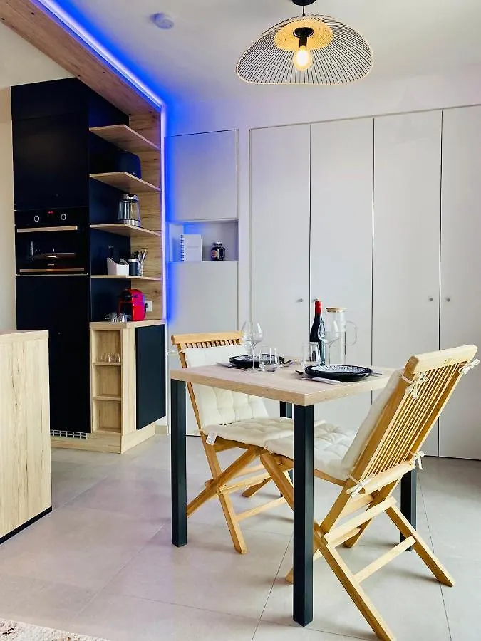 Studio Bel Mod Mont D'Or - Belvedere Moderne Lyon 0*,  France